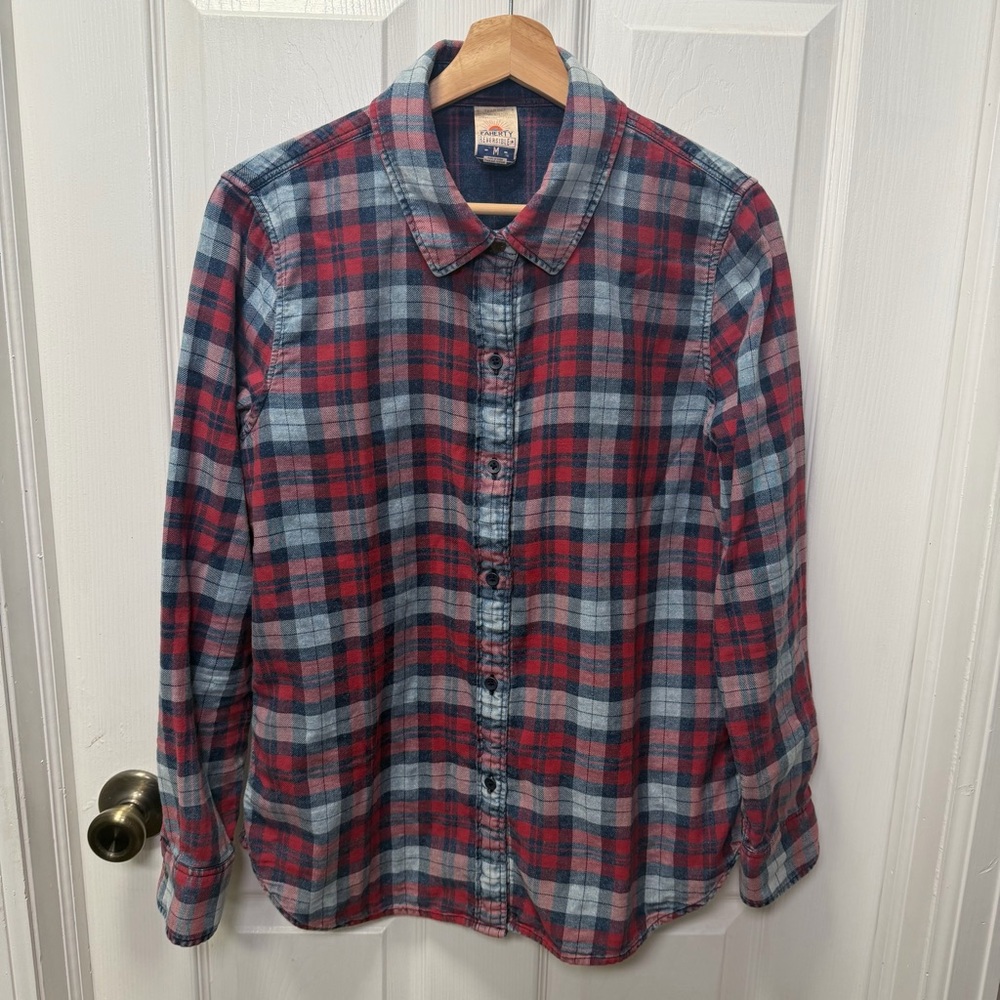 Faherty Women’s 100% Cotton Reversible Button Down, Red / Navy Plaid, Medium